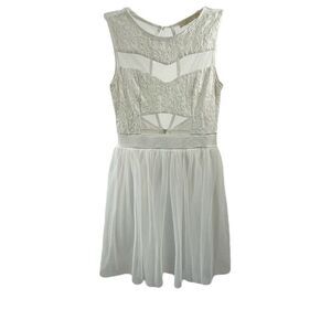 Malloy White Cut Off Lace and Tulle Dress Size M